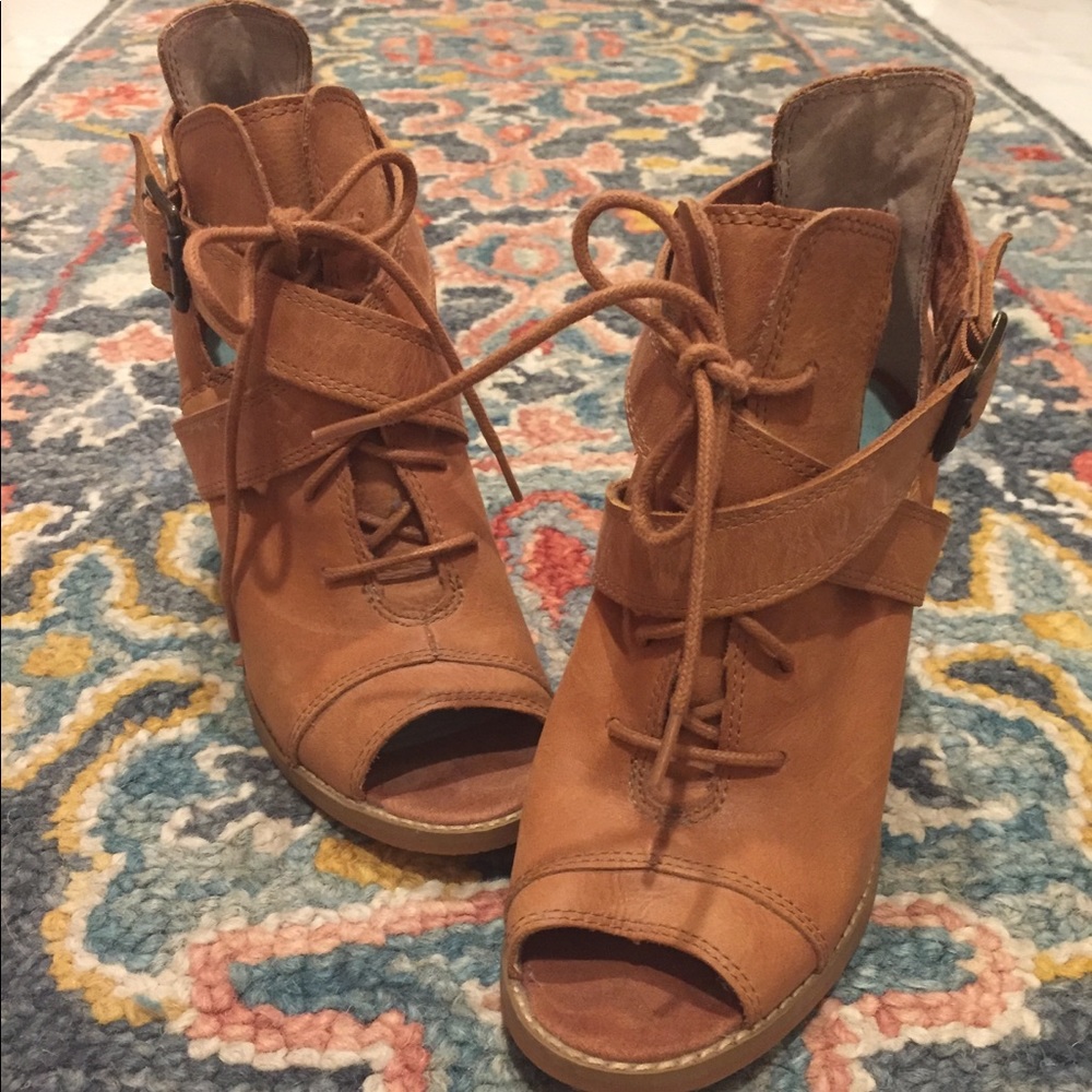 Anthropologie bootie w/ 3 1/2” stacked heel